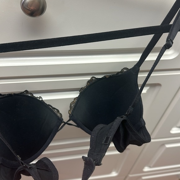 La Senza Black Bra with Gold Lace 🖤💛 - Picture 4 of 4